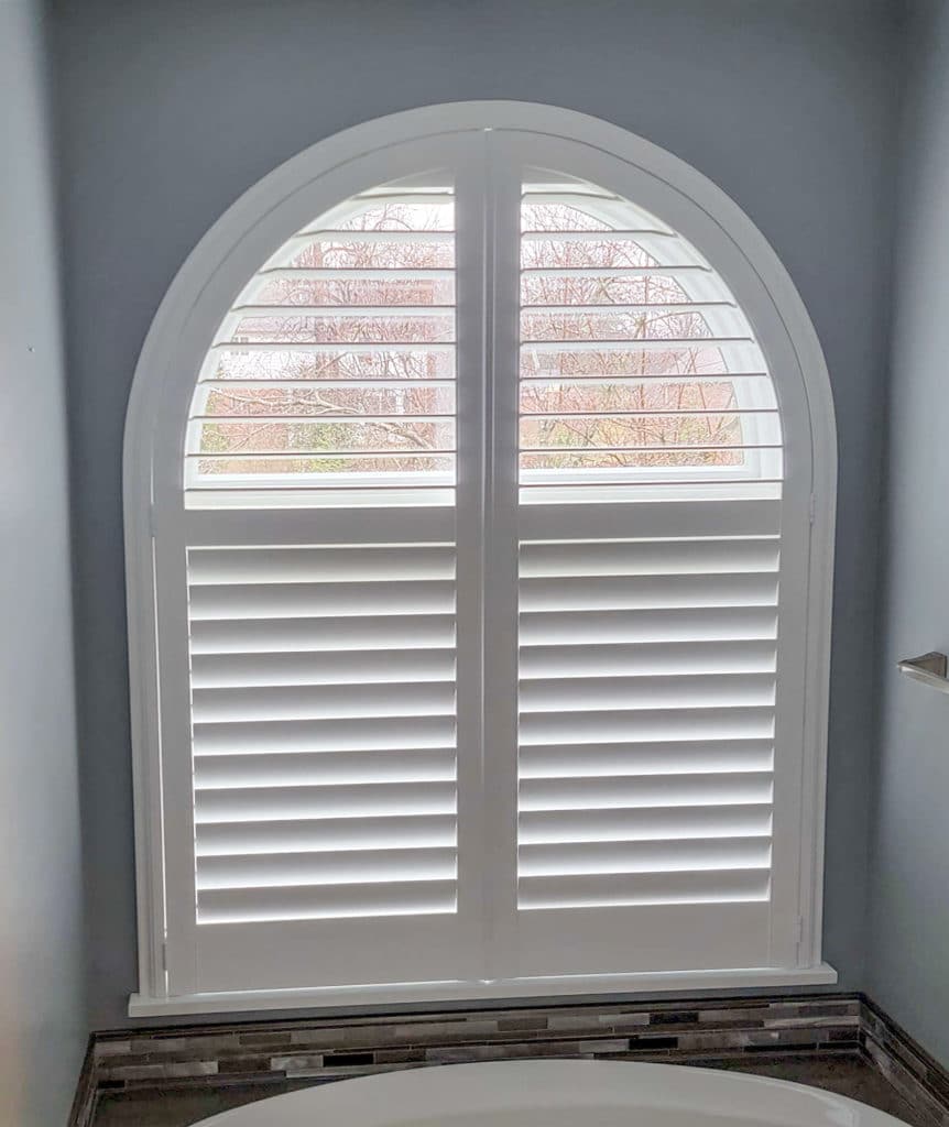 arched plantation shutter with hidden tilt and horizontal louvers