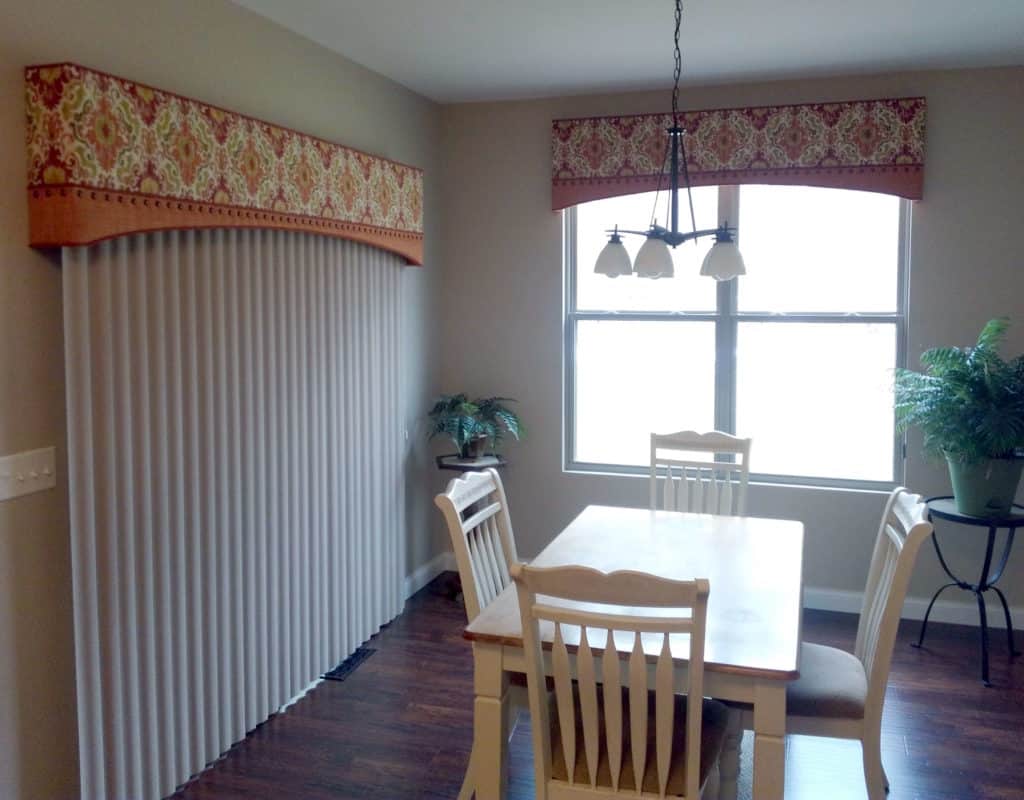 dining room with floral cornices